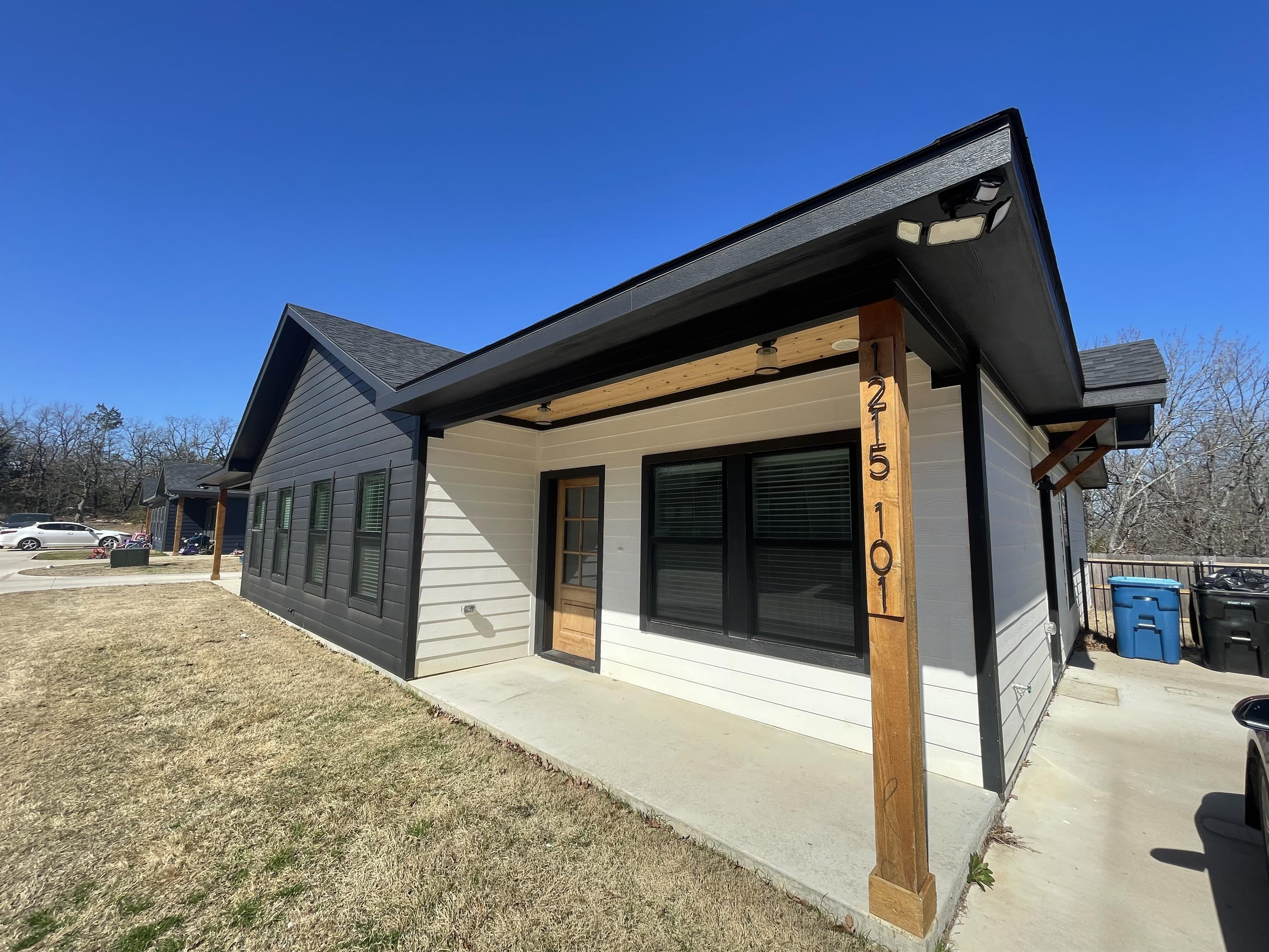 1215 Oak Drive #101