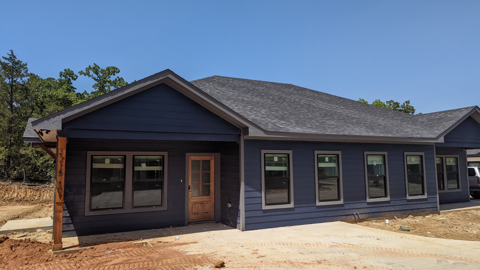 1215 Oak Drive #105